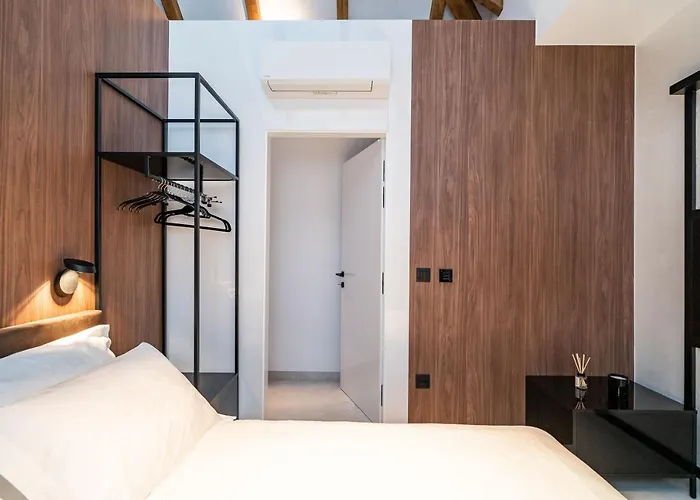 Agape Suite Old Town-Luxury Two Bedroom Apartment