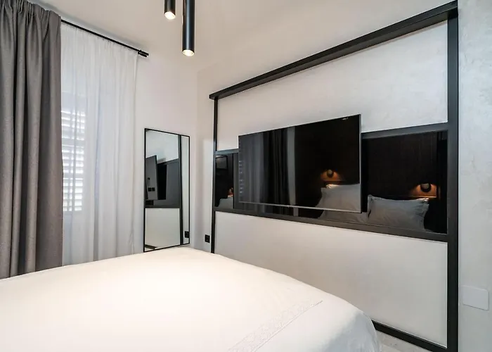 Agape Suite Old Town-Luxury Two Bedroom Apartment