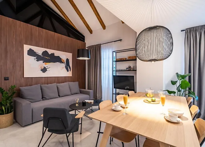 Agape Suite Old Town-Luxury Two Bedroom Apartment